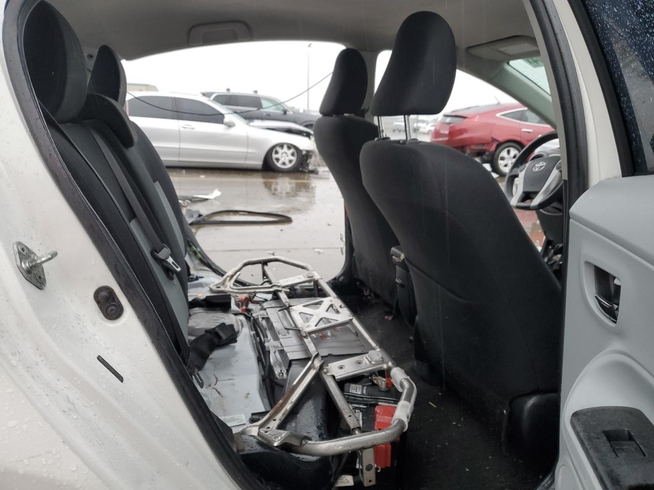 2014 Toyota Prius - Image 10