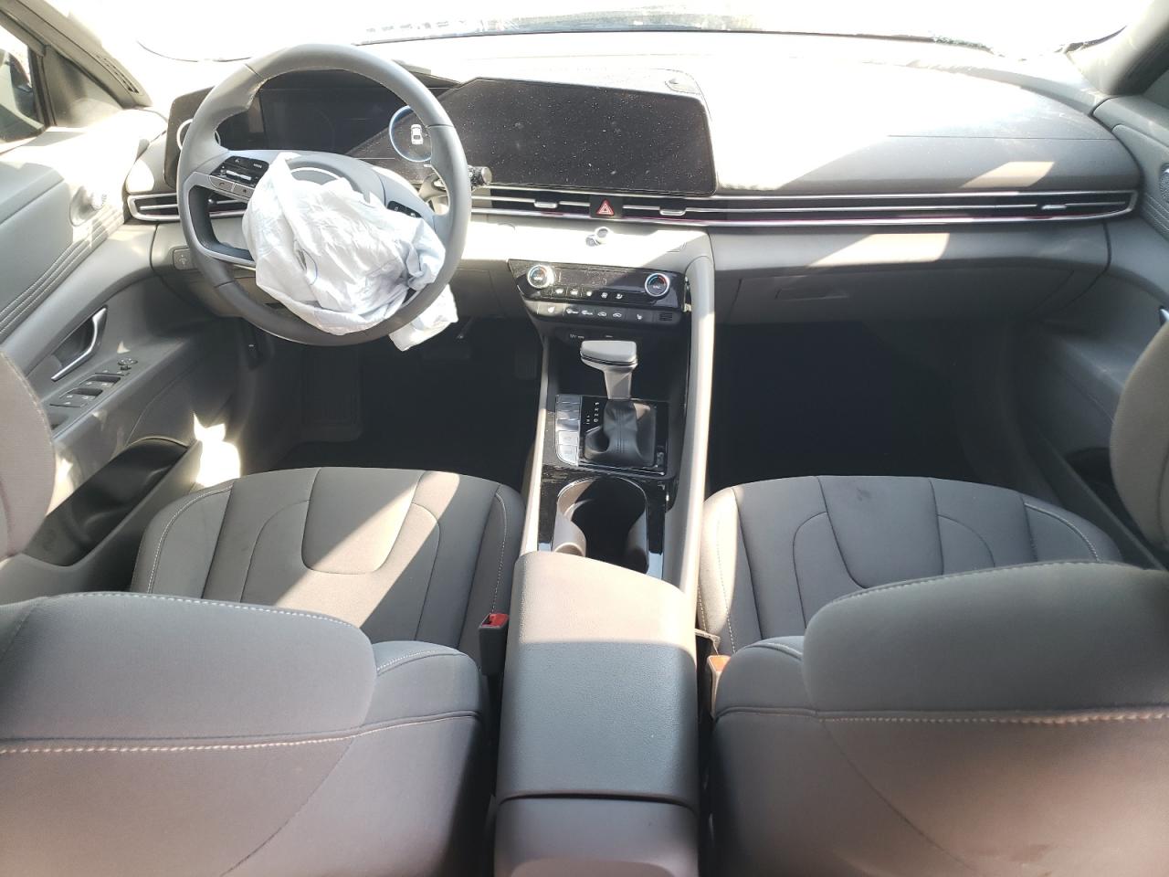 2024 Hyundai Elantra - Image 8