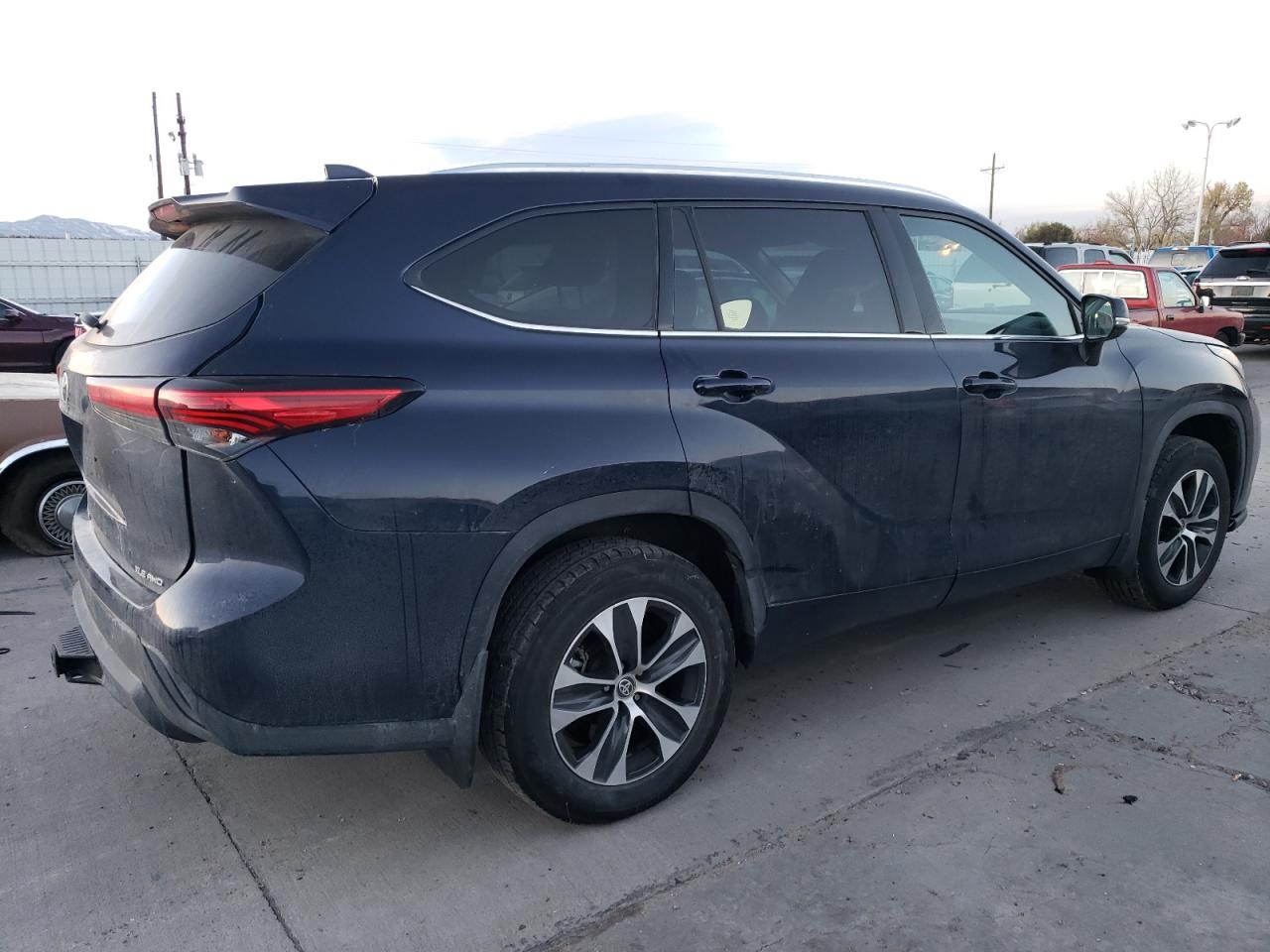2021 Toyota Highlander - Image 3