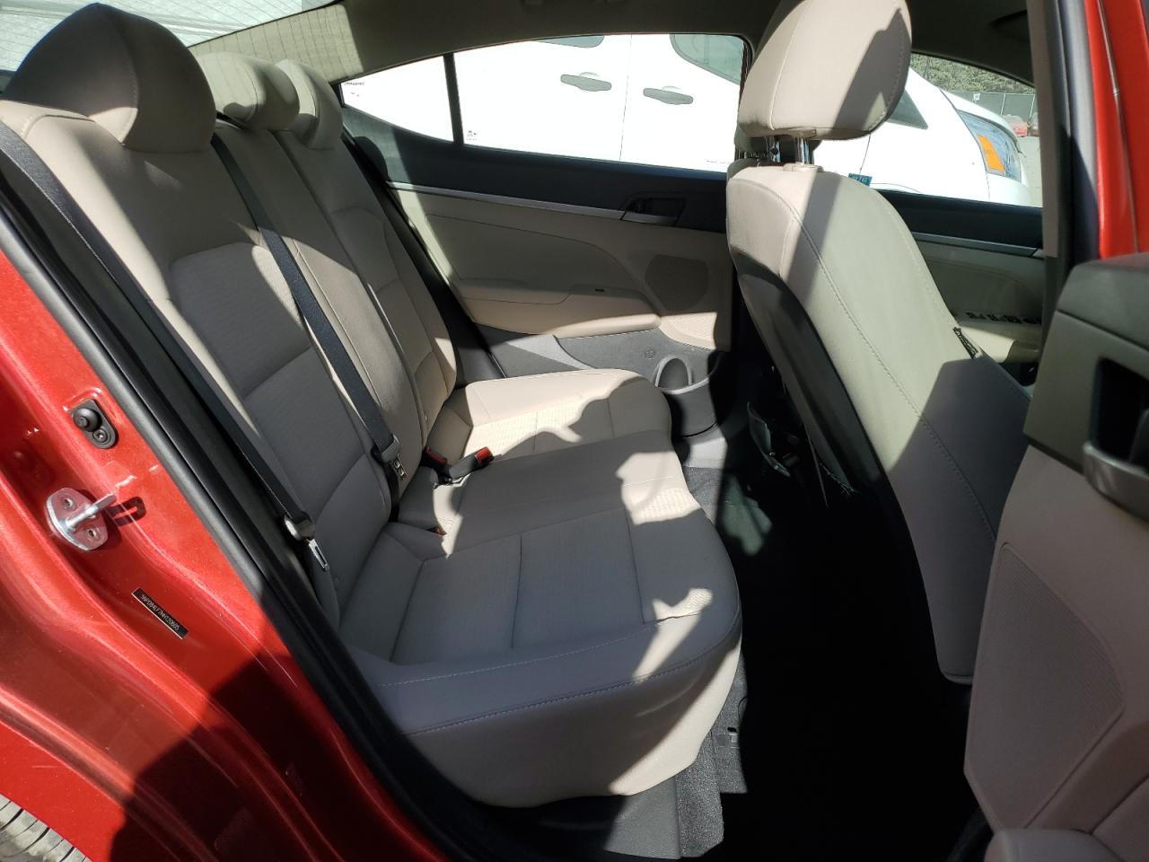2017 Hyundai Elantra - Image 10