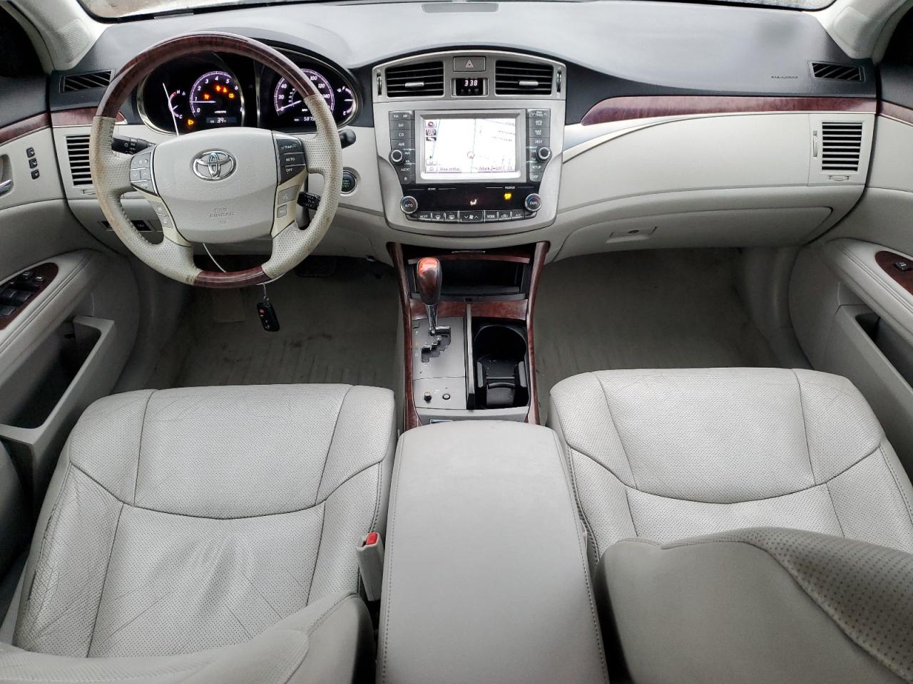 2011 Toyota Avalon - Image 8