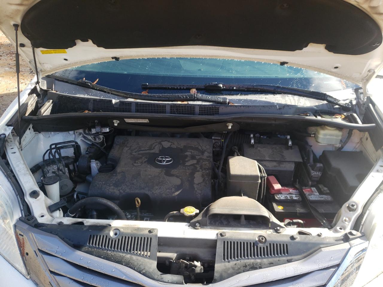 2016 Toyota Sienna - Image 14