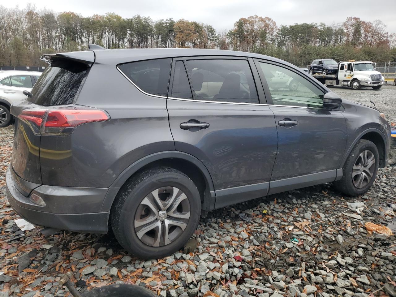 VIN JTMZFREV1HJ144659 2017 TOYOTA RAV4 no.3