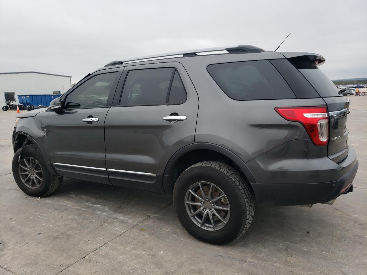 2015 Ford Explorer - Image 2