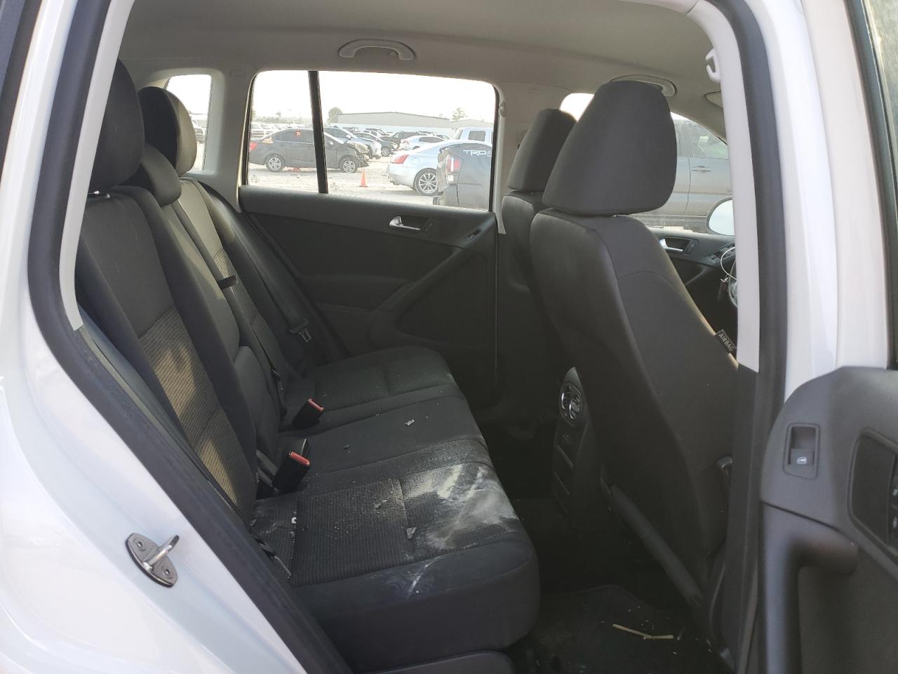 2017 Volkswagen Tiguan - Image 11