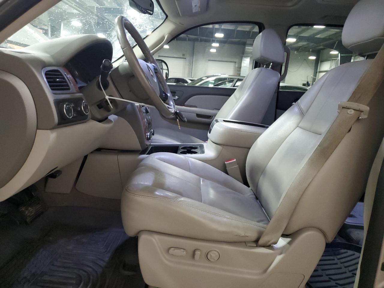 2008 Chevrolet Suburban - Image 7