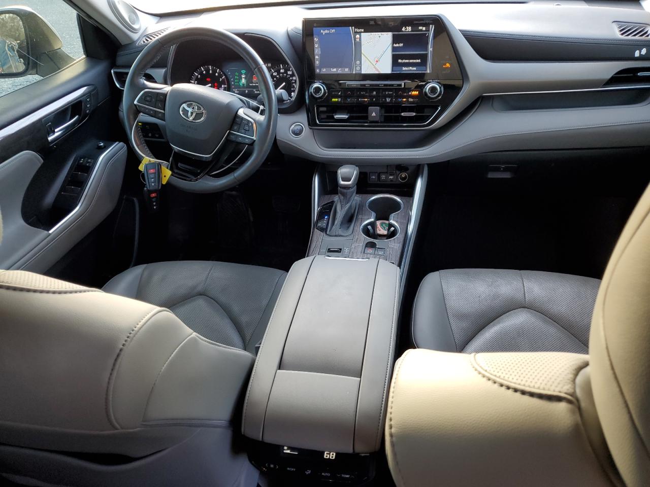 2020 Toyota Highlander - Image 8