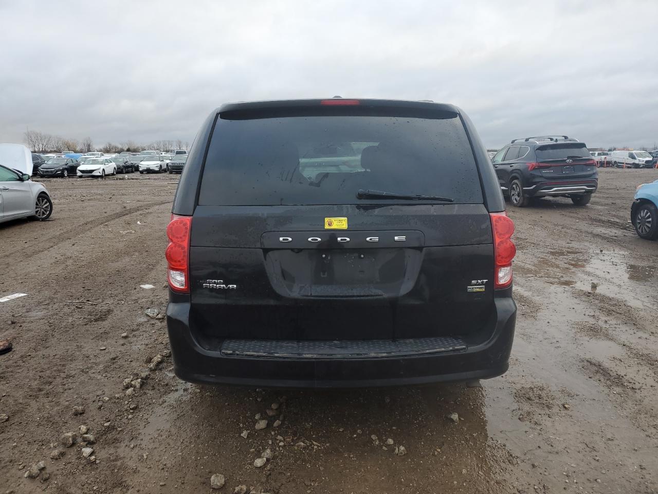 2017 Dodge Caravan - Image 6