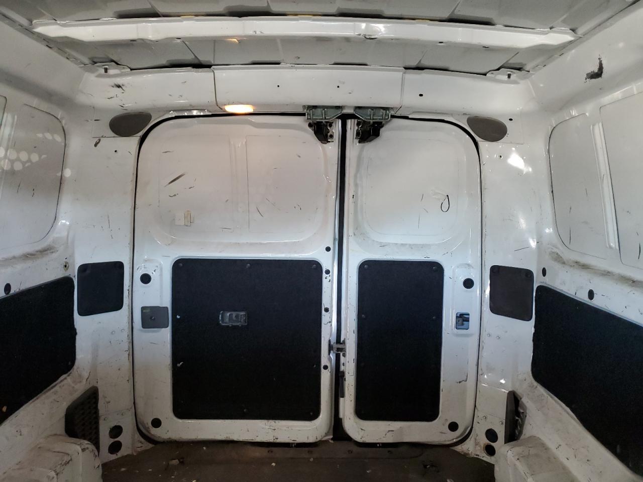 2017 Nissan NV - Image 10