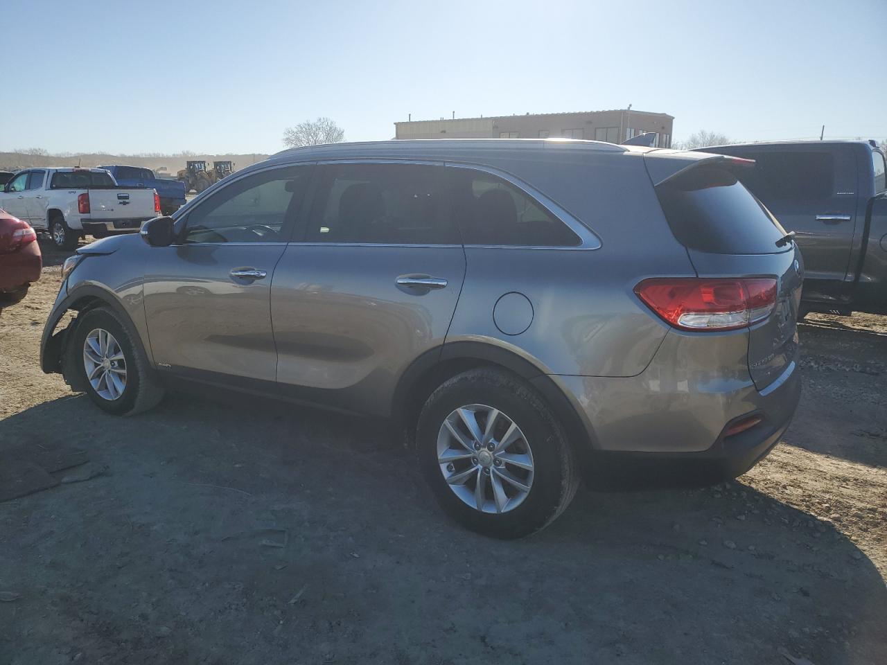 VIN 5XYPGDA33HG282537 2017 KIA SORENTO no.2