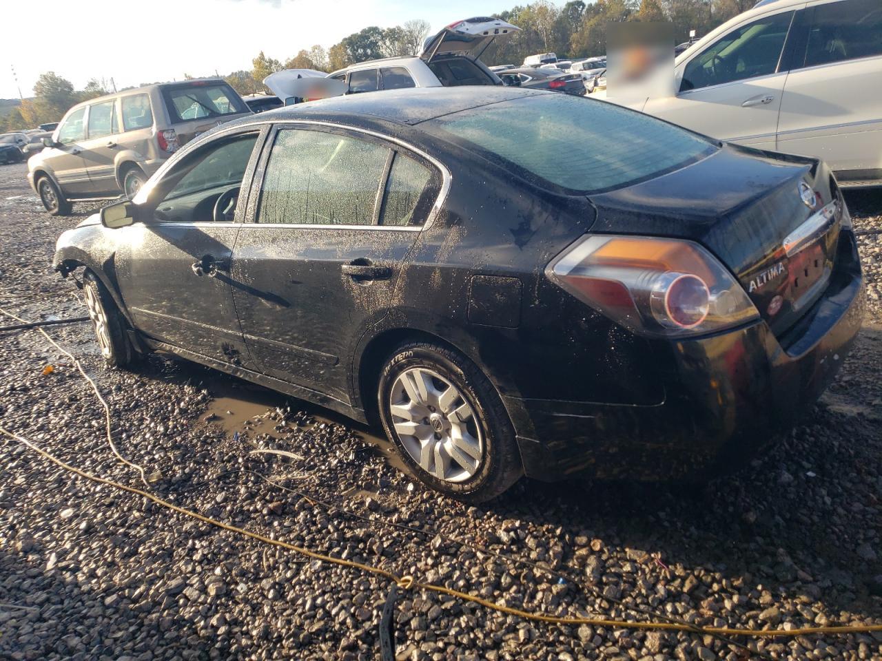 2010 Nissan Altima - Image 2