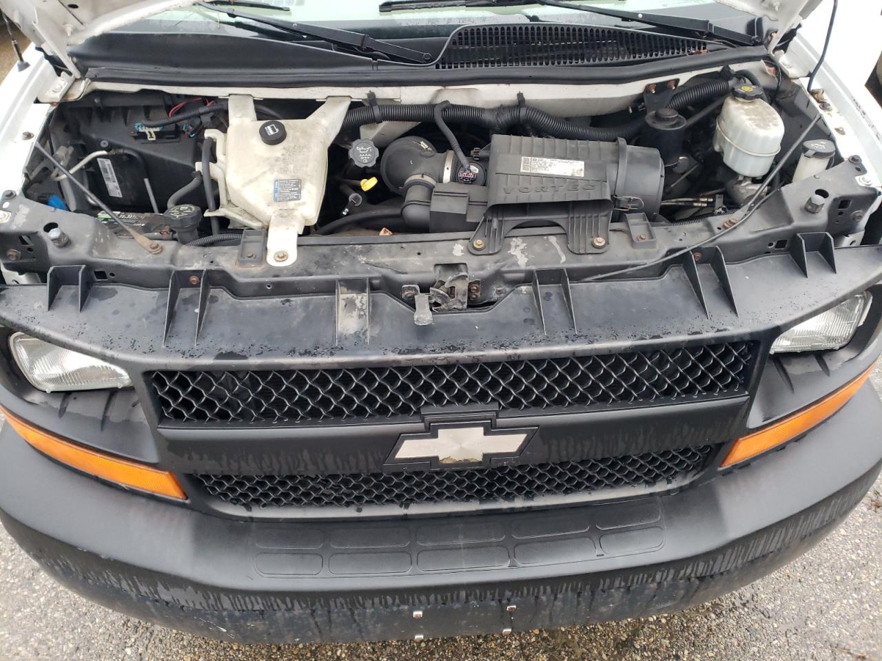 2009 Chevrolet Express - Image 12