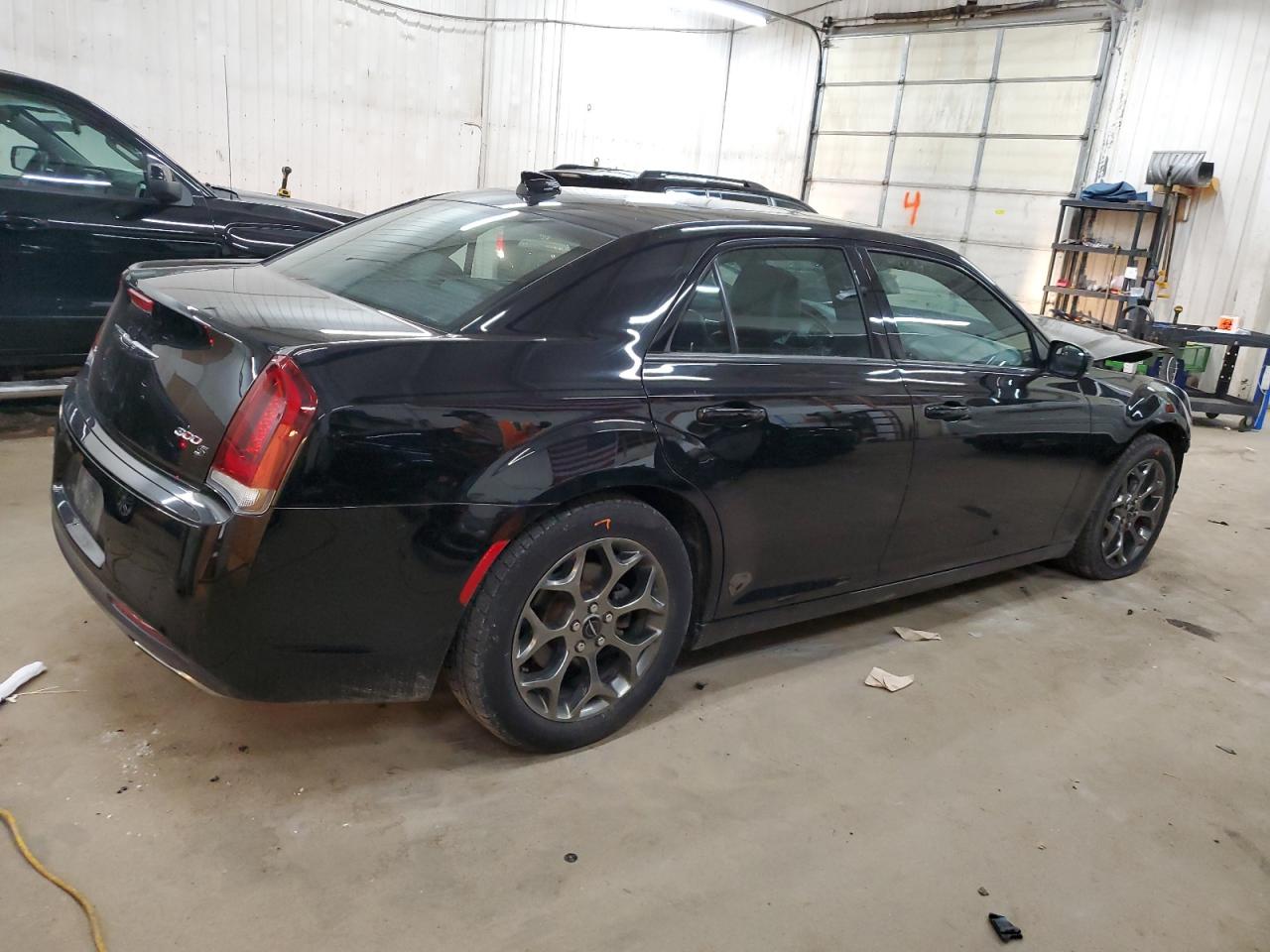 VIN 2C3CCAGG4HH534661 2017 CHRYSLER 300 no.3