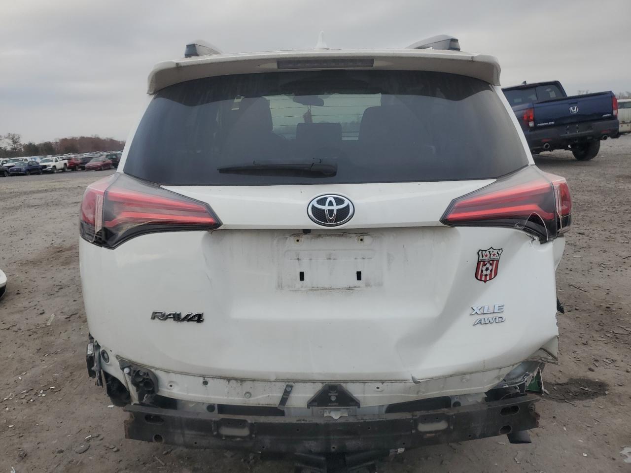 2018 Toyota RAV 4 - Image 6