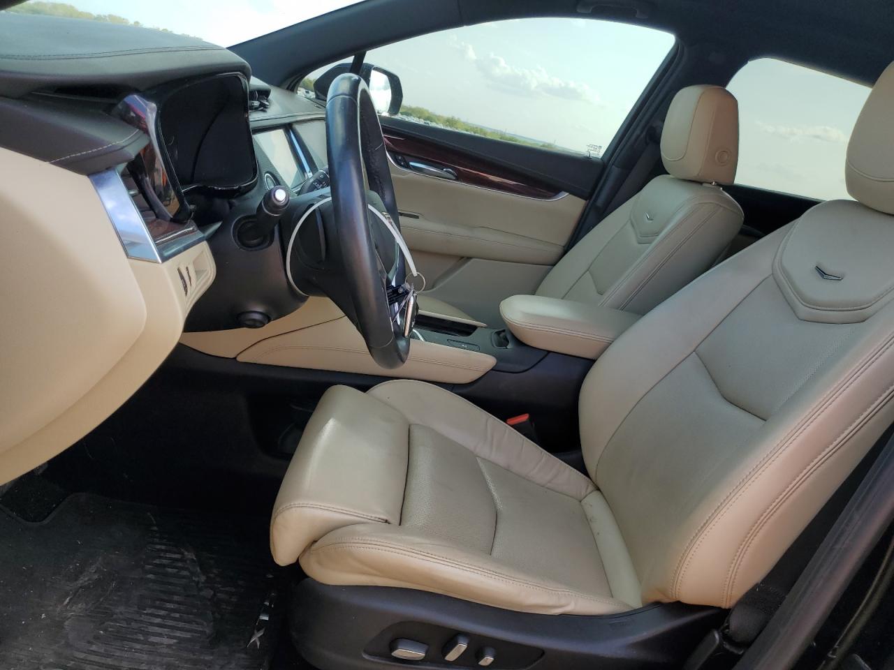 2017 Cadillac XT5 - Image 7