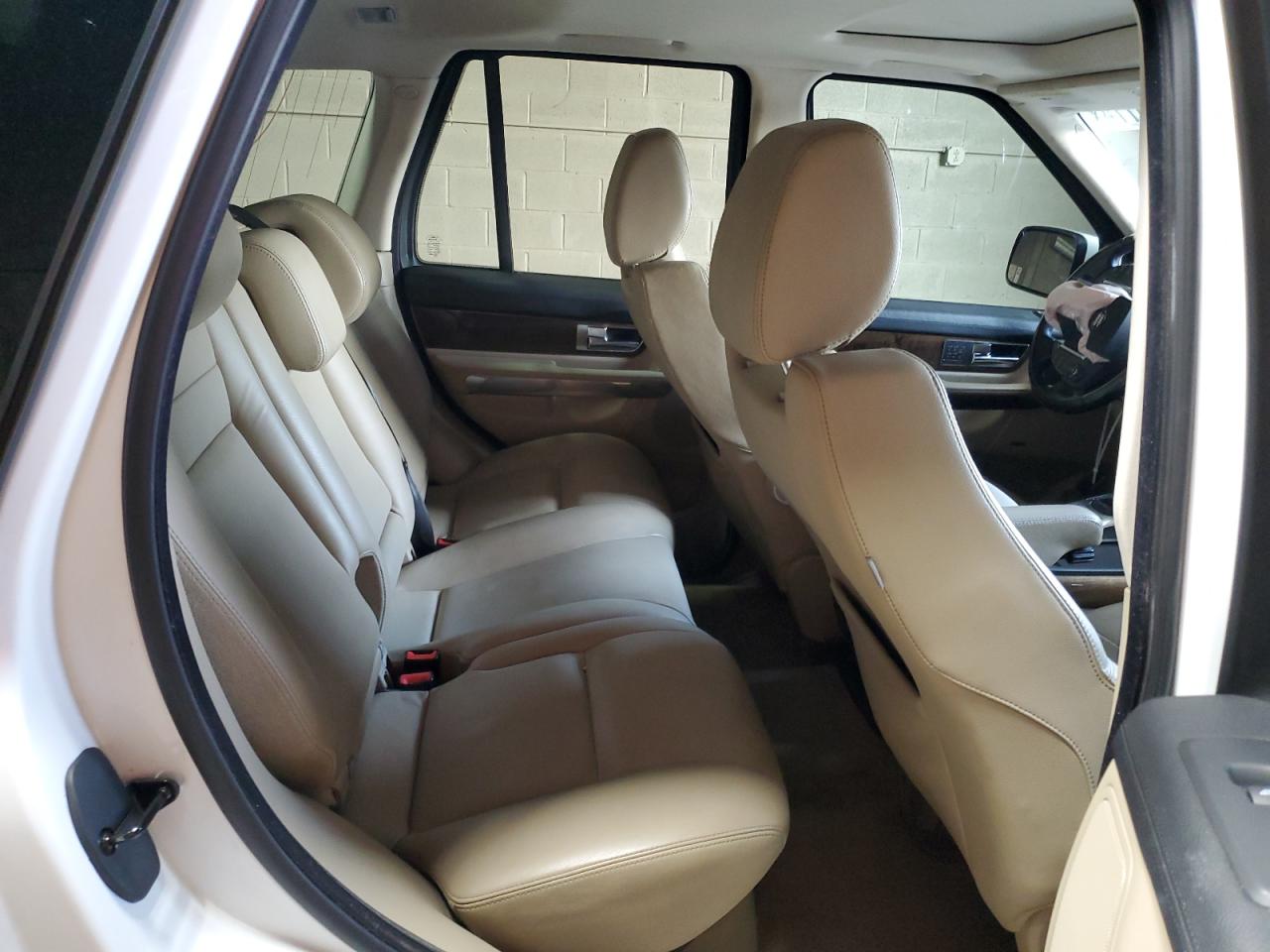 2012 Land Rover Range Rover - Image 11