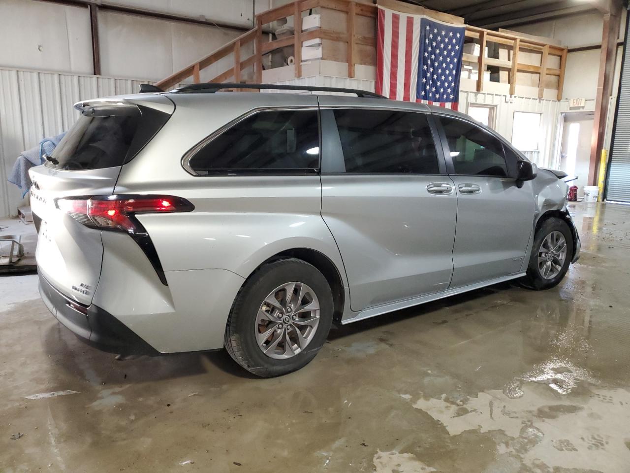 2021 Toyota Sienna - Image 3