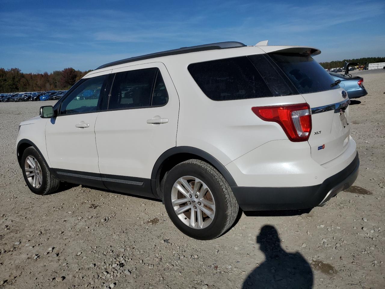2016 Ford Explorer - Image 2