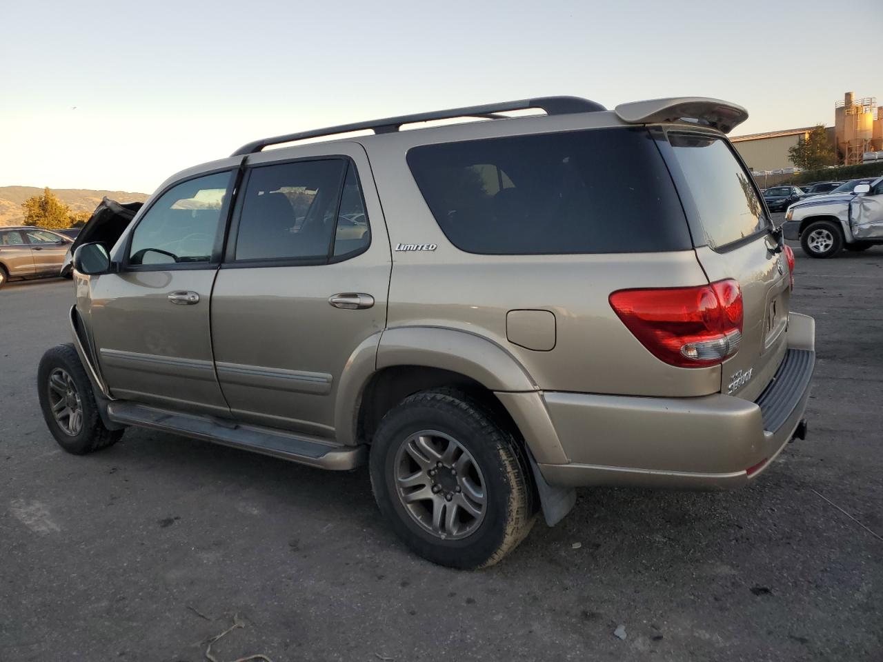 2005 Toyota Sequoia - Image 2