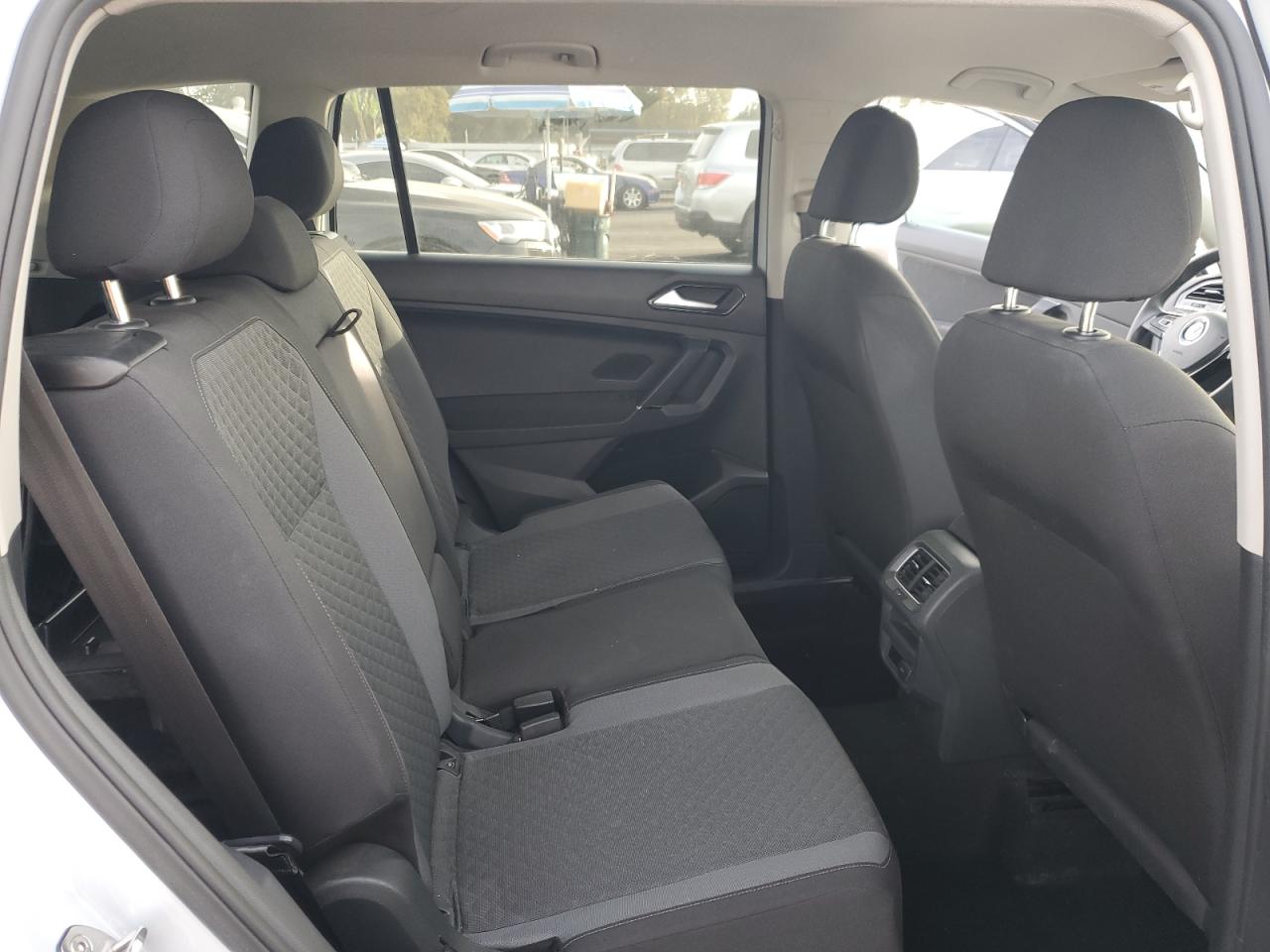 2018 Volkswagen Tiguan - Image 11