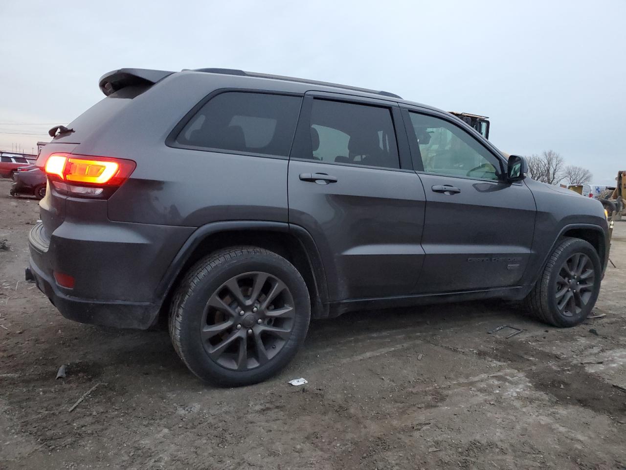 2016 Jeep Grand Cherokee - Image 3