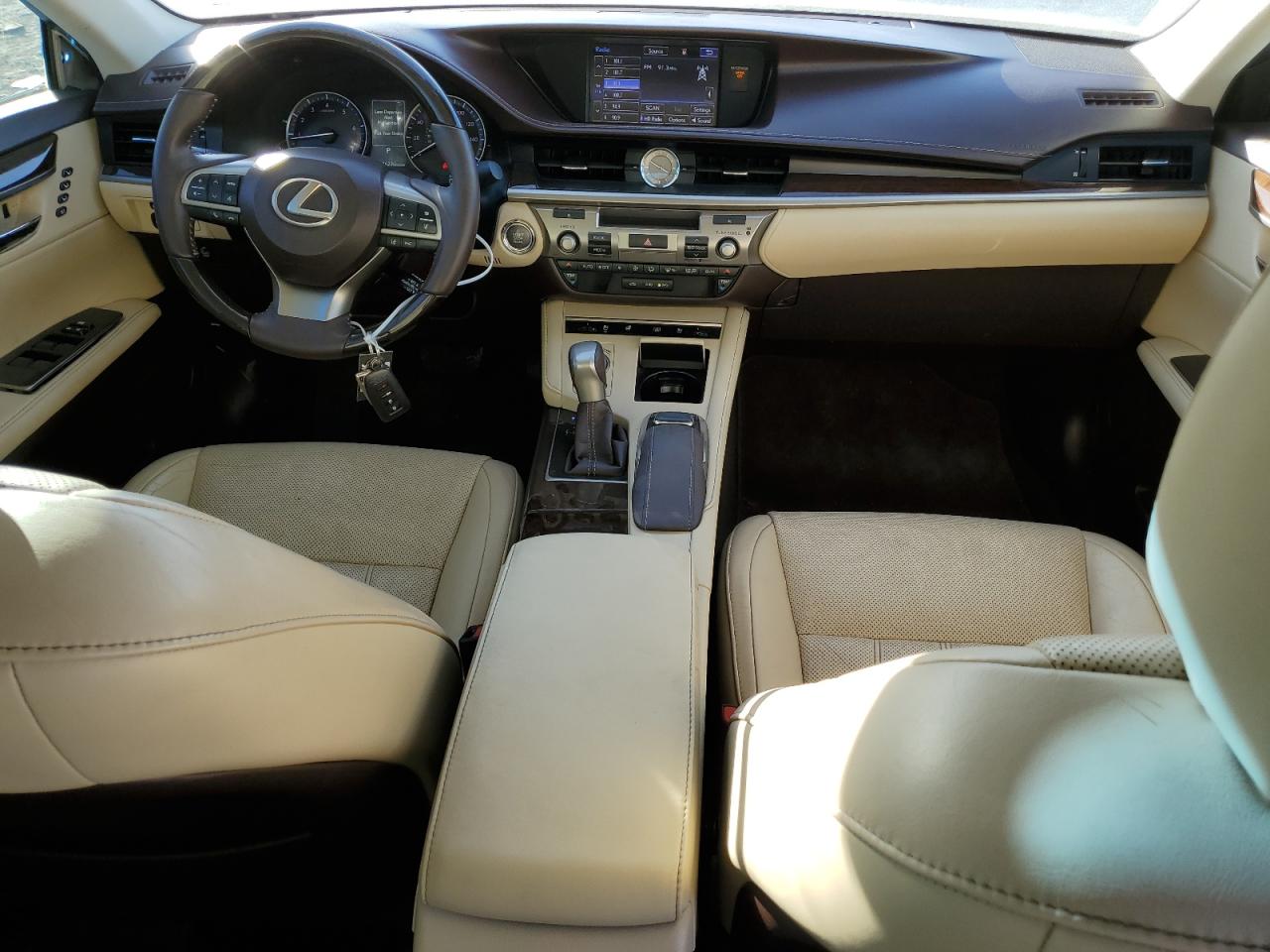 2016 Lexus ES - Image 8