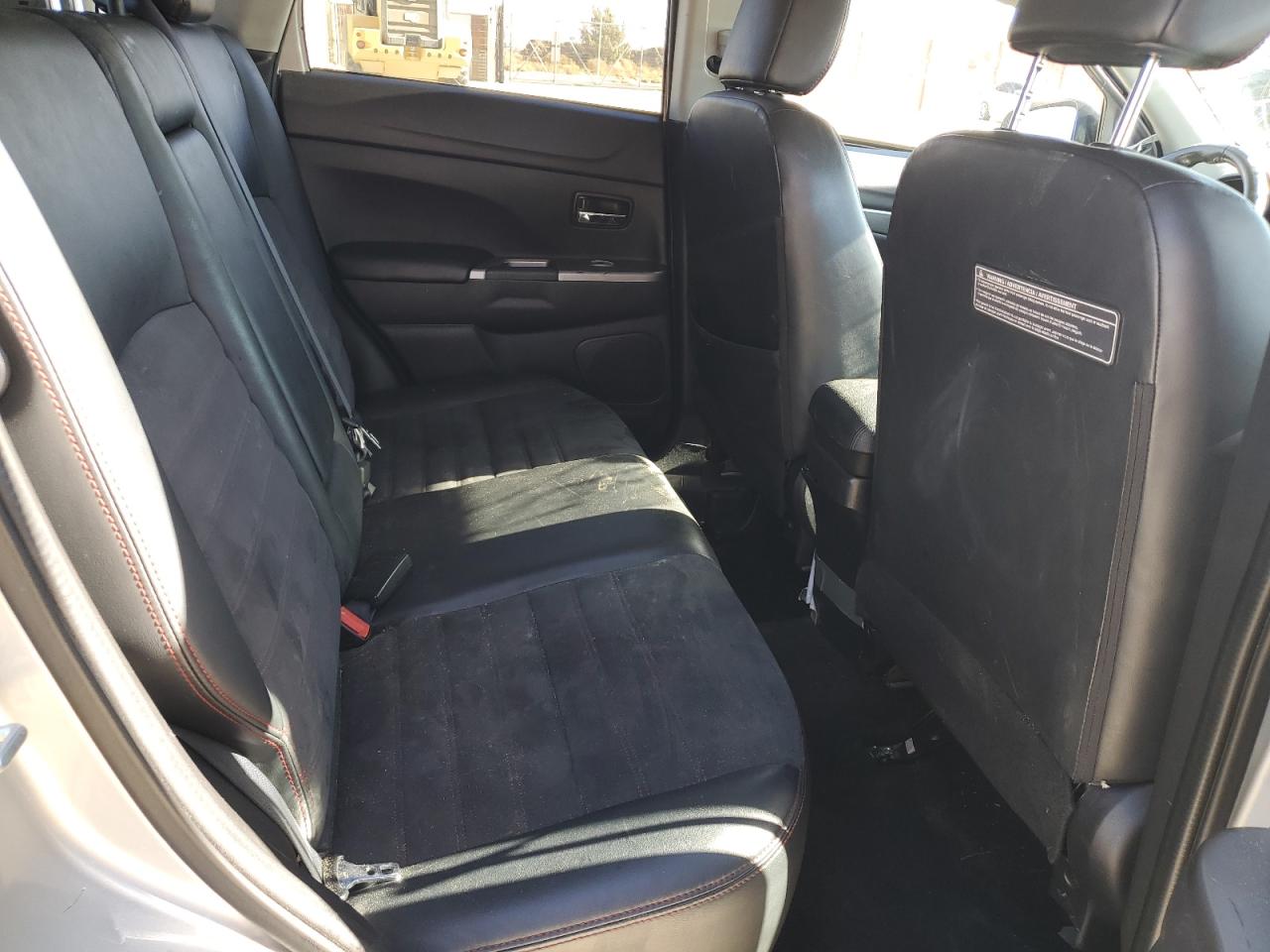 2018 Mitsubishi Outlander - Image 11