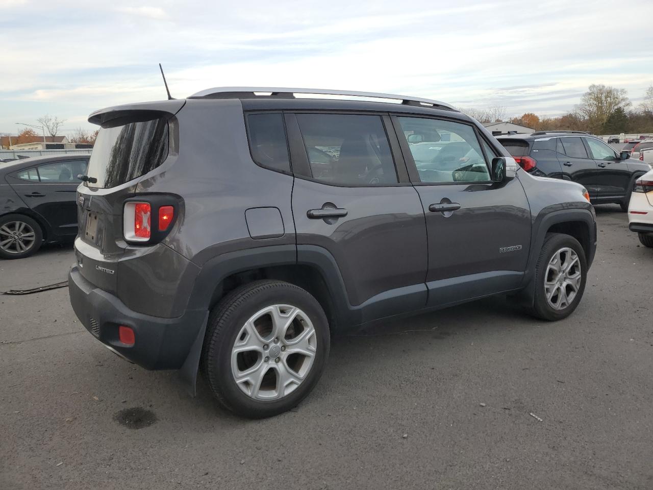 2018 Jeep Renegade - Image 3