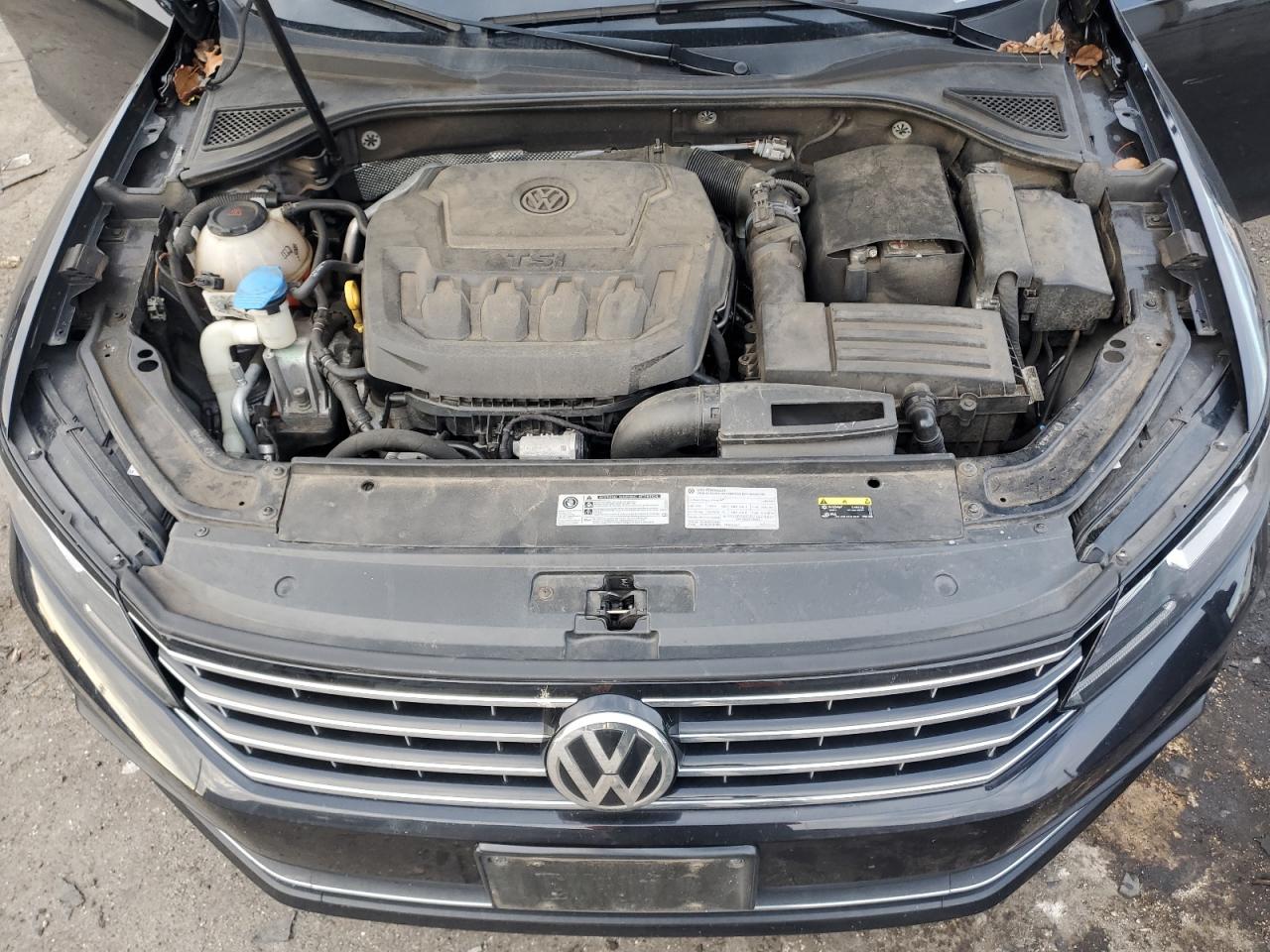 2018 Volkswagen Passat - Image 13