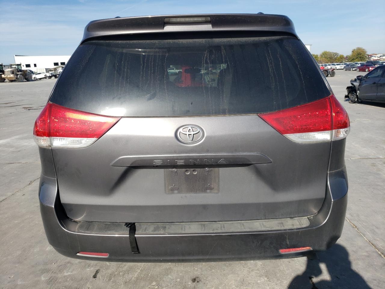 2013 Toyota Sienna - Image 6