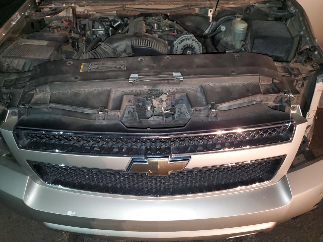 2009 Chevrolet Suburban - Image 14