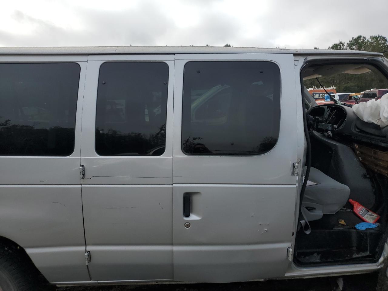 2005 Ford Econoline - Image 10