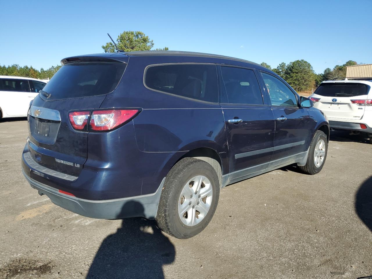 VIN 1GNKRFED7FJ228911 2015 CHEVROLET TRAVERSE no.3