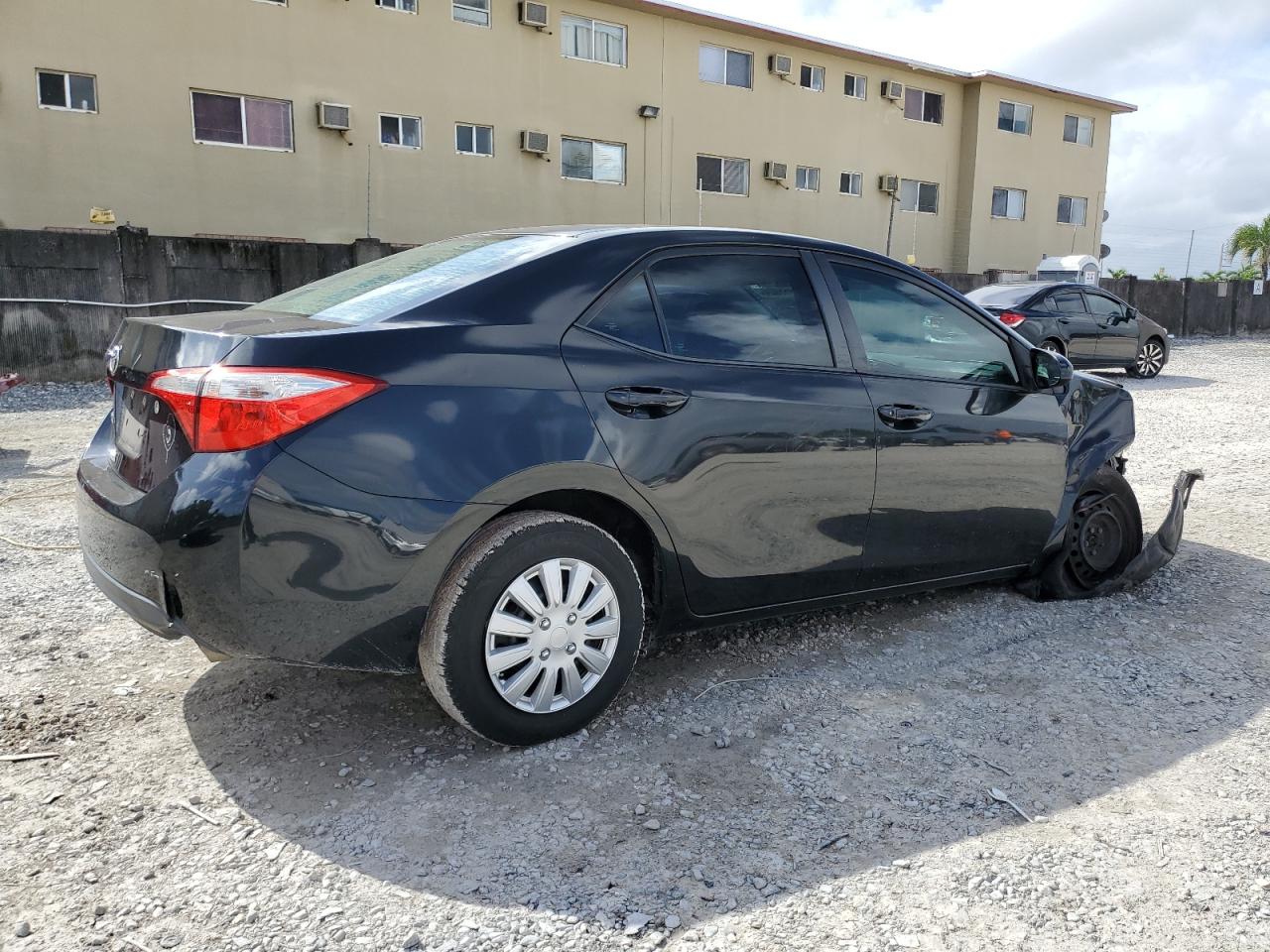 VIN 5YFBURHE8GP422101 2016 TOYOTA COROLLA no.3