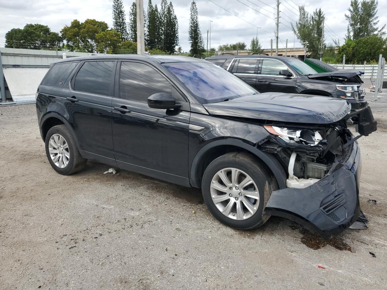 2017 Land Rover Discovery - Image 4