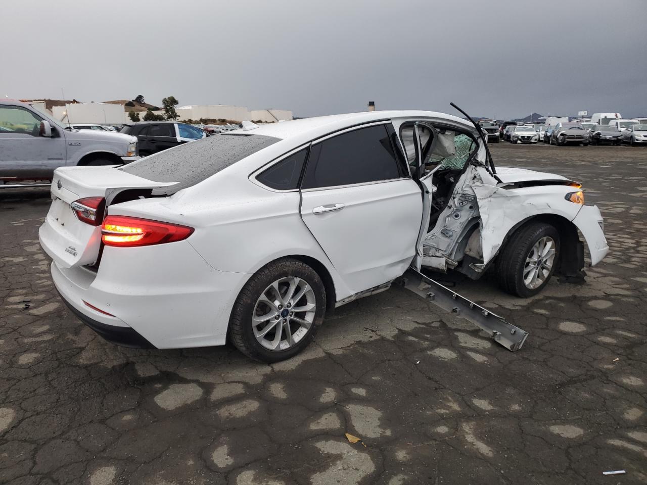 2019 Ford Fusion - Image 3