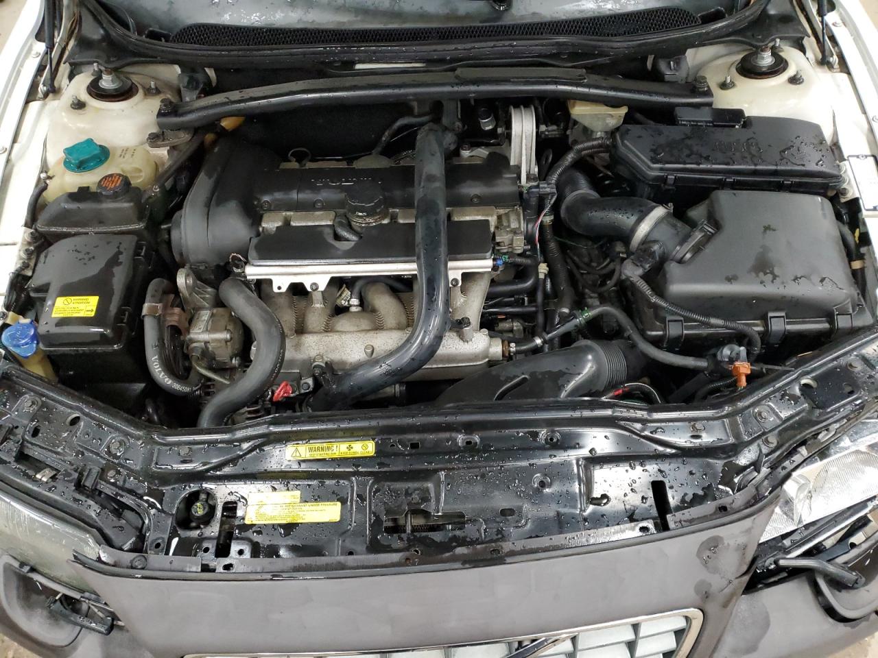 2004 Volvo XC70 - Image 11