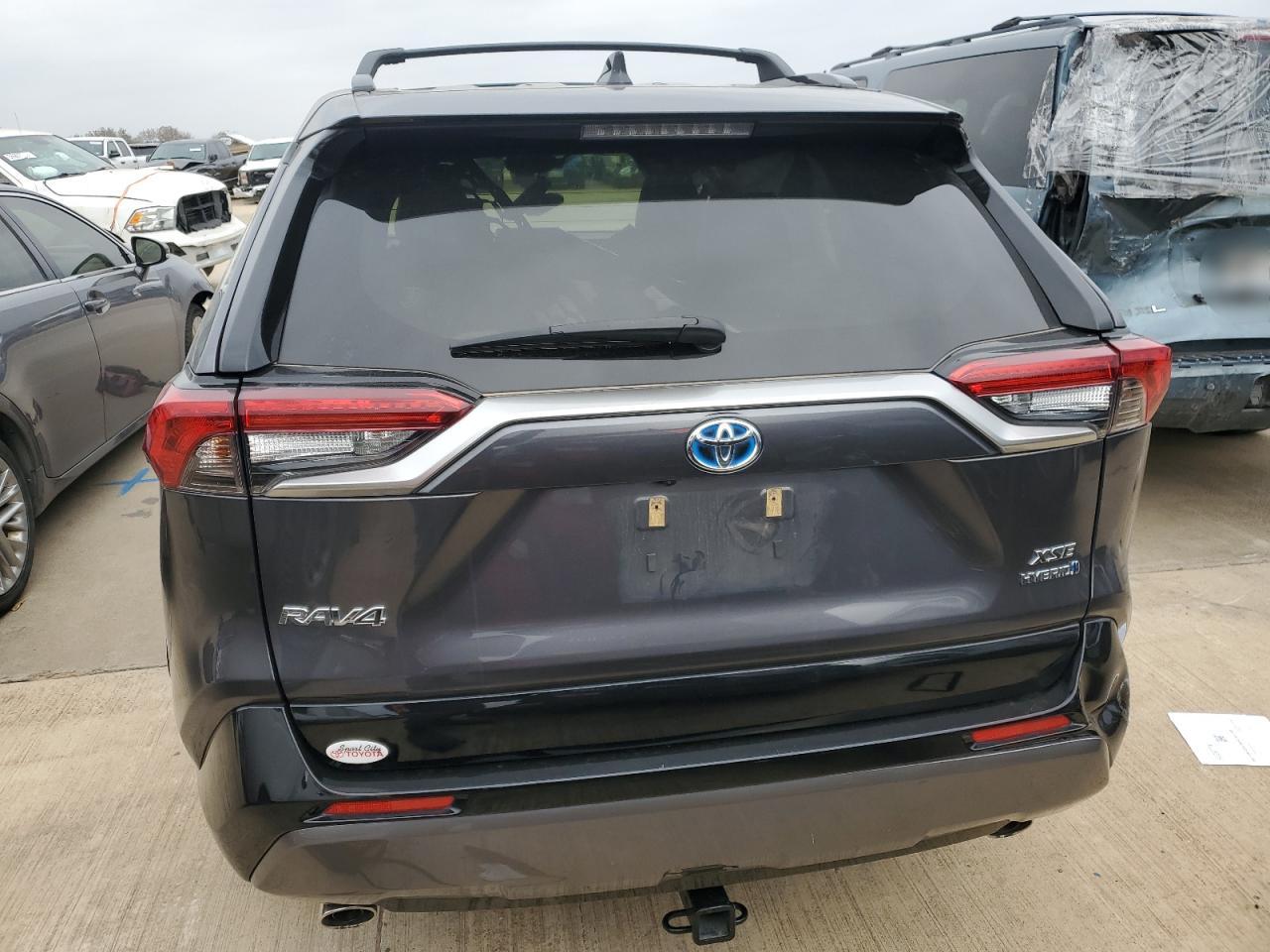 2020 Toyota RAV 4 - Image 6