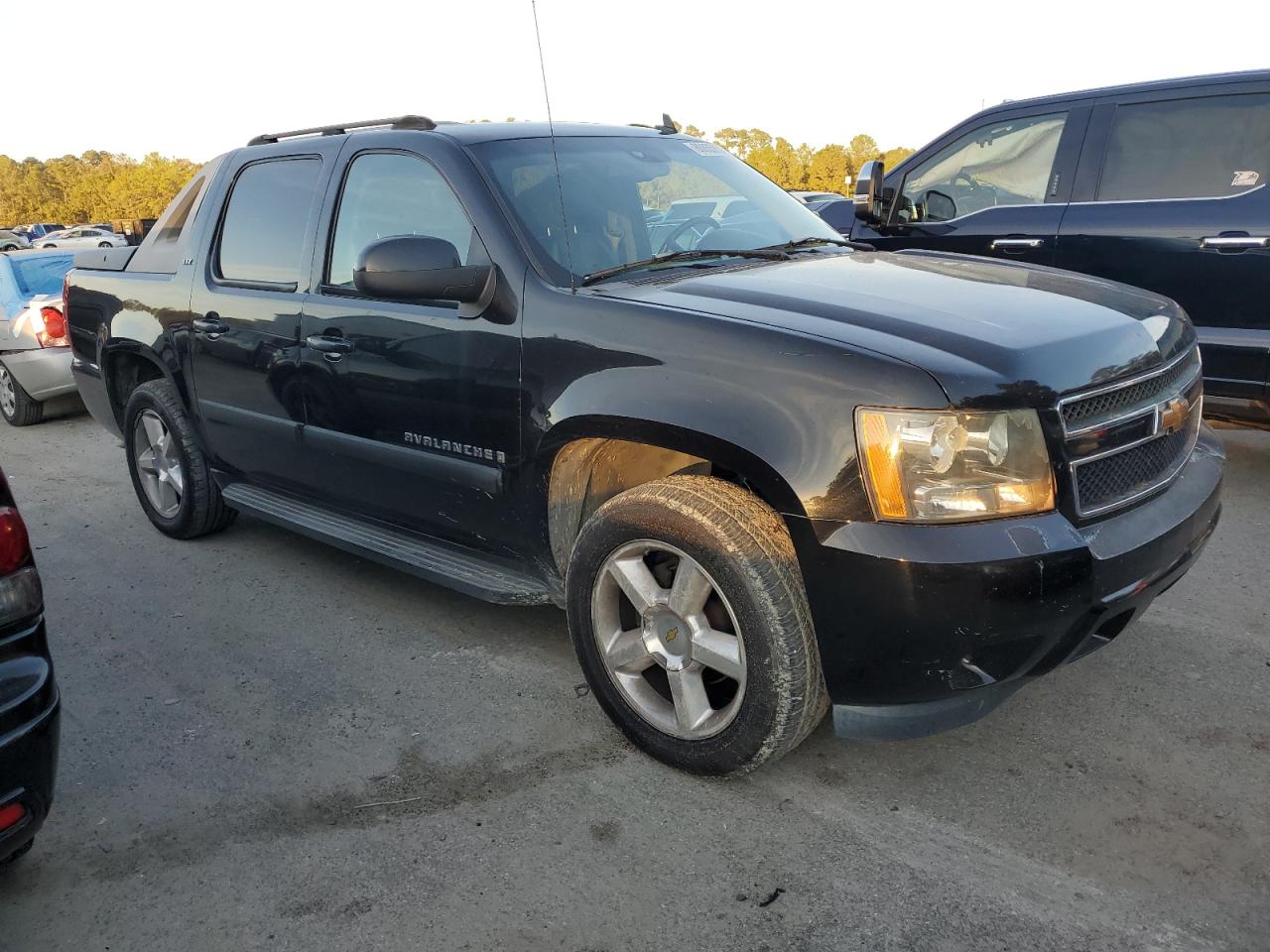 2007 Chevrolet Avalanche - Image 4