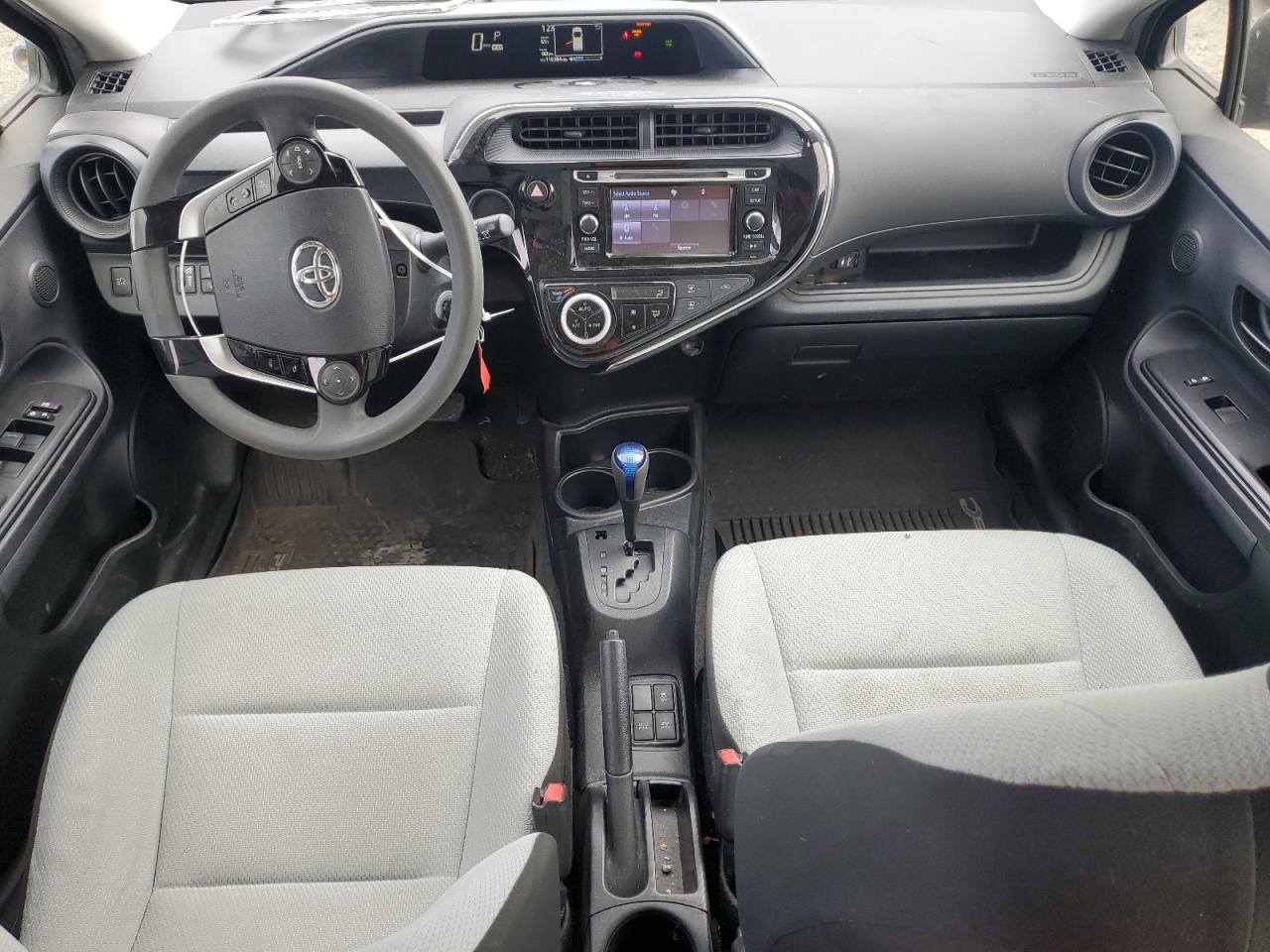2018 Toyota Prius - Image 8