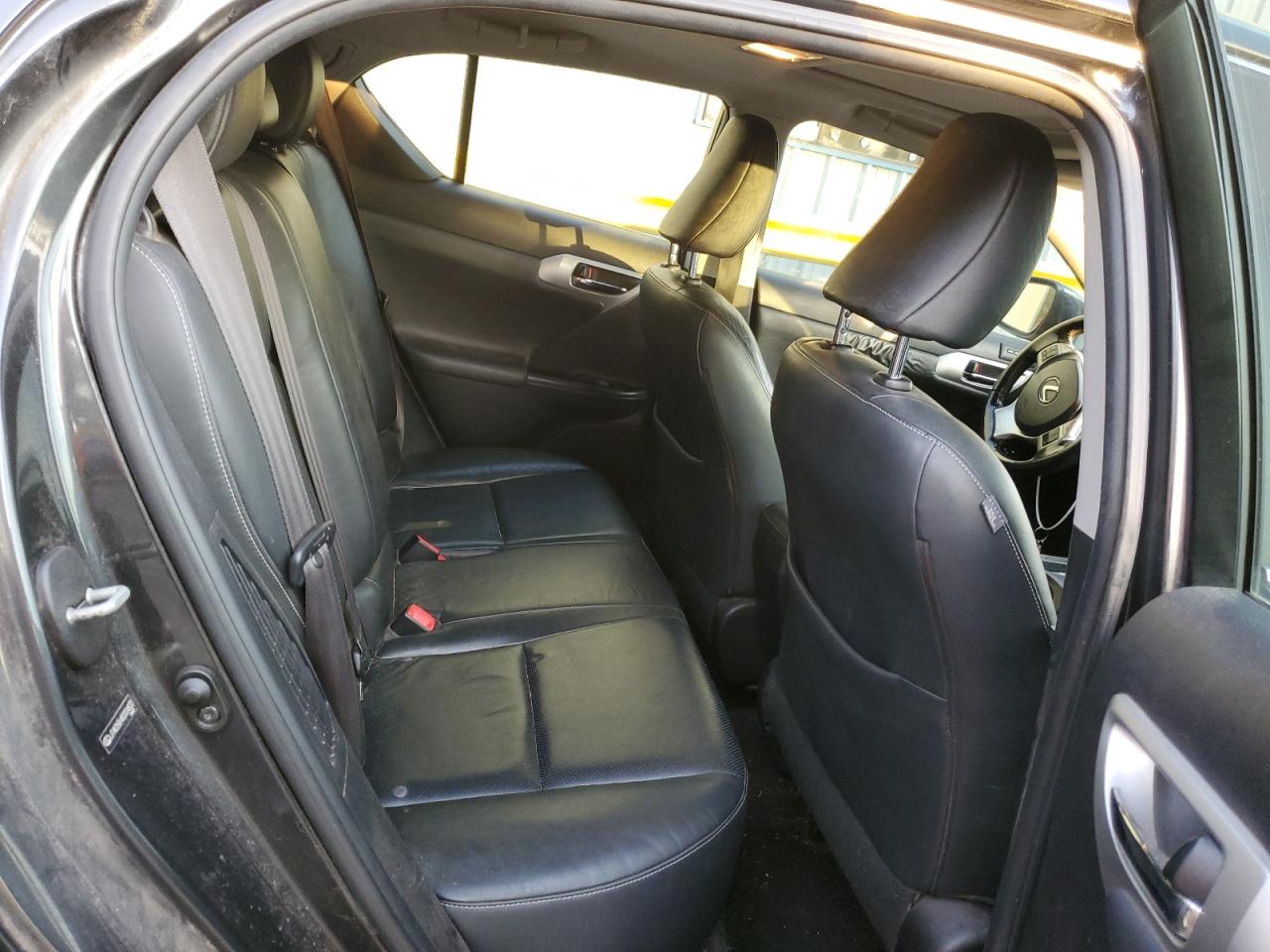 2011 Lexus CT - Image 10