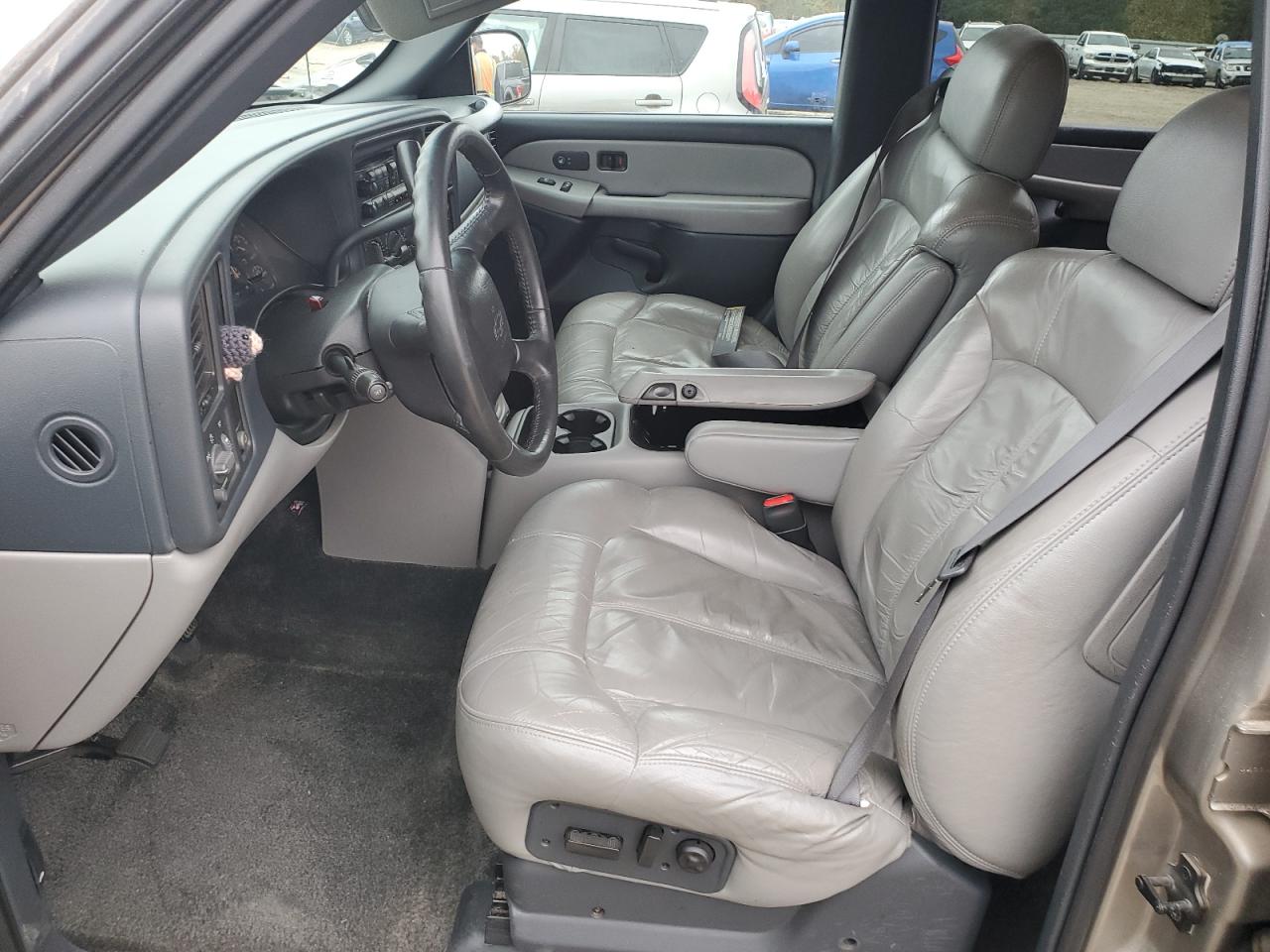 2001 Chevrolet Suburban - Image 7