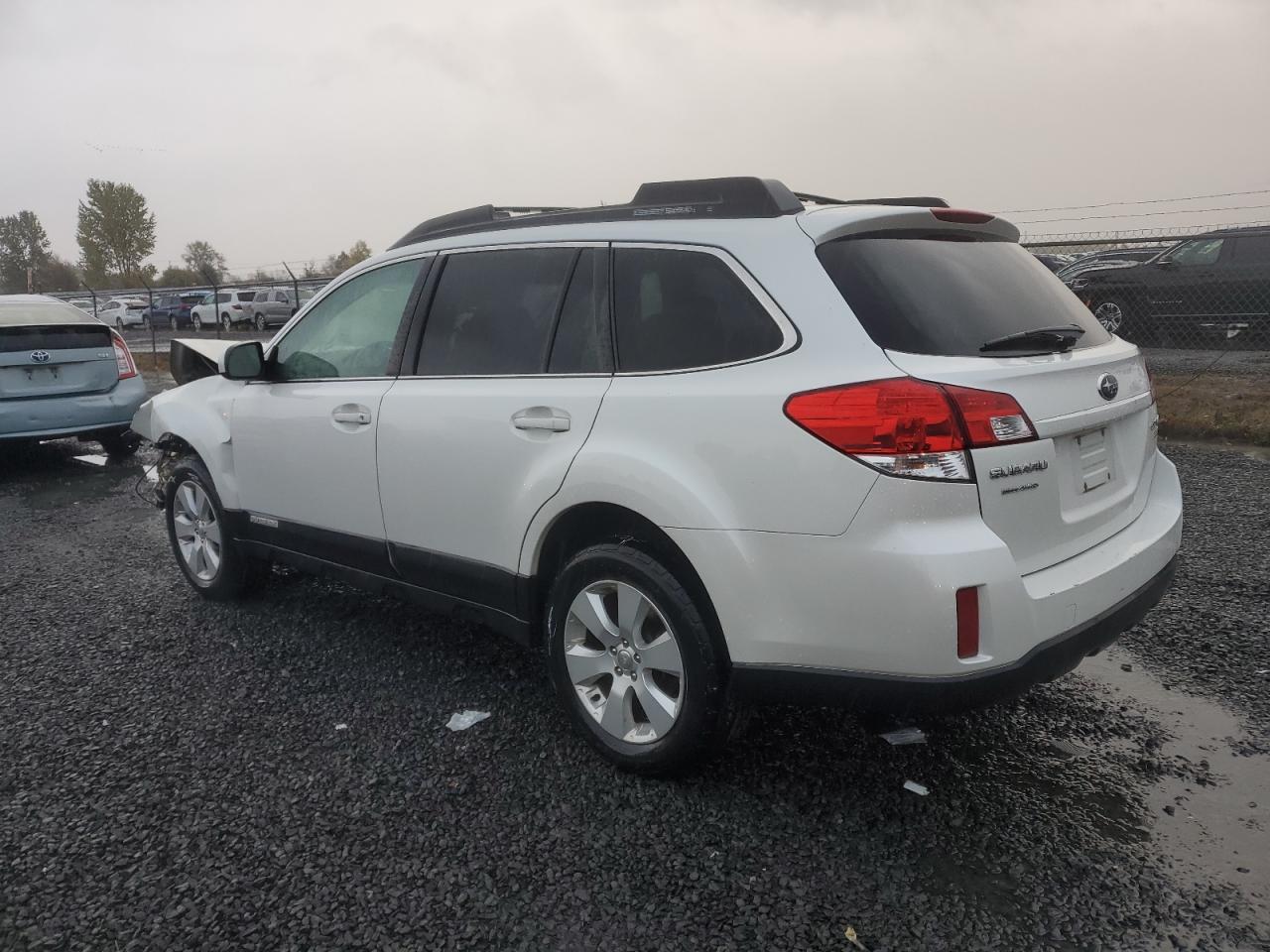 2010 Subaru Legacy - Image 2