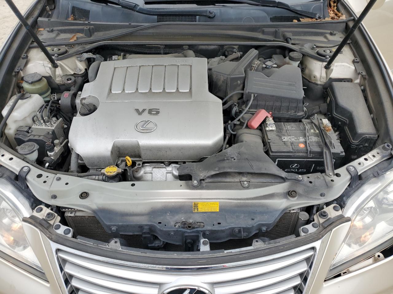 2012 Lexus ES - Image 12
