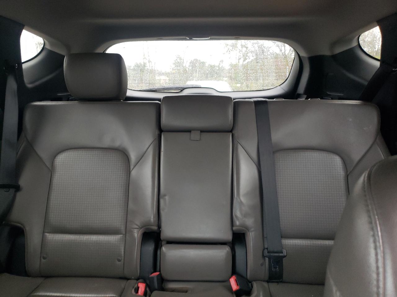 2013 Hyundai Santa Fe - Image 10