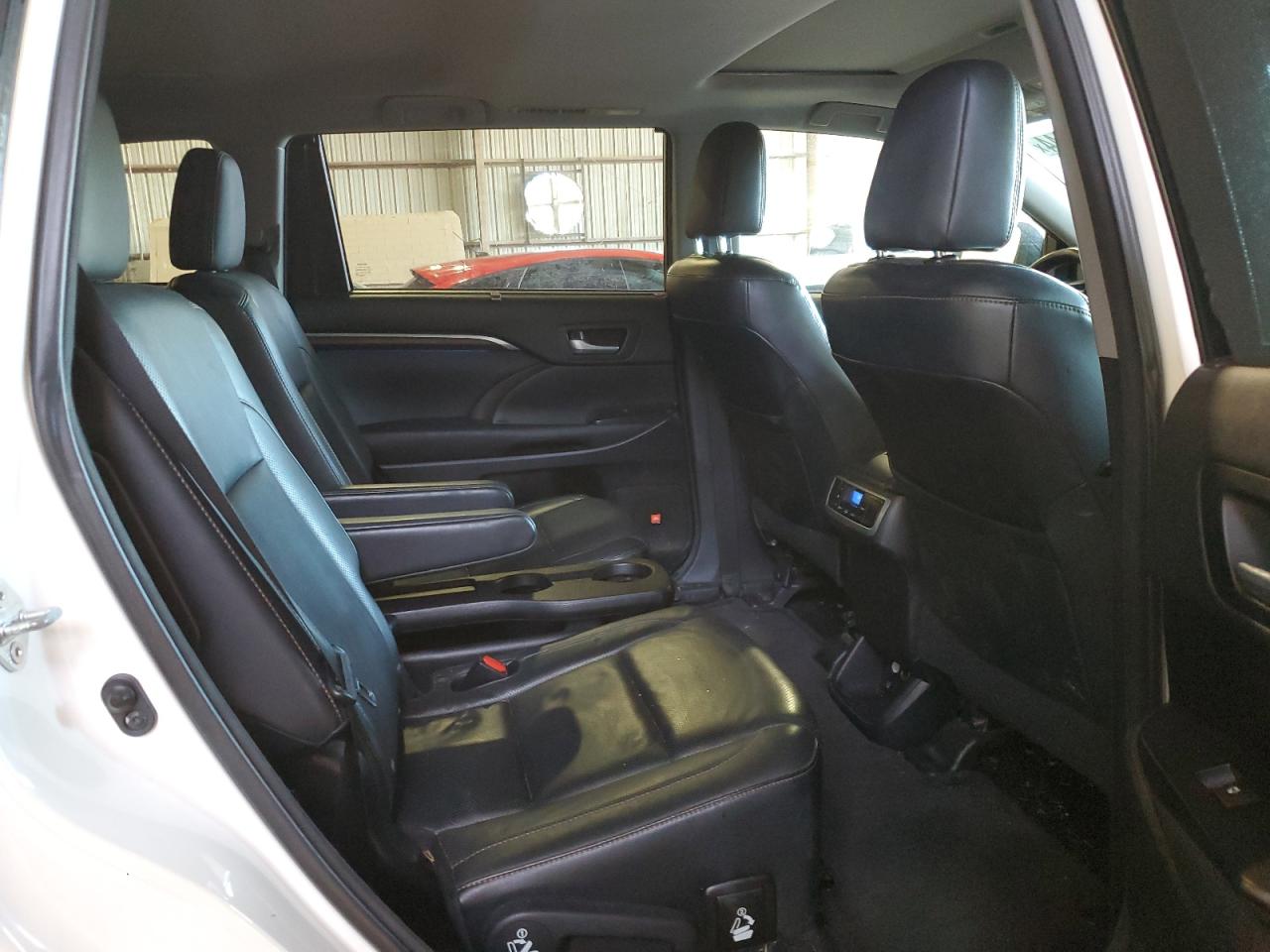 2015 Toyota Highlander - Image 10