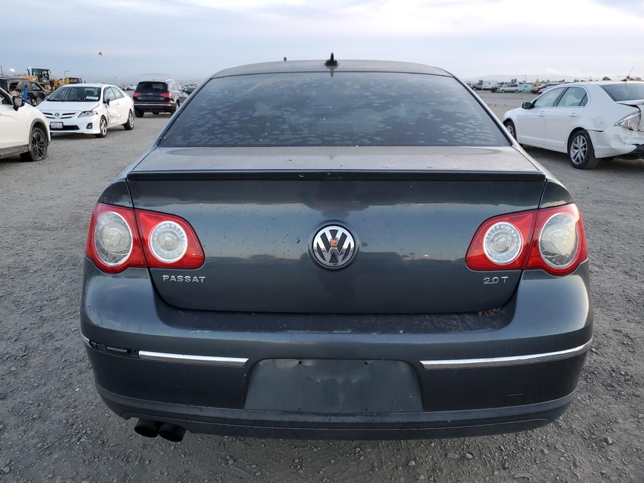 2010 Volkswagen Passat - Image 6