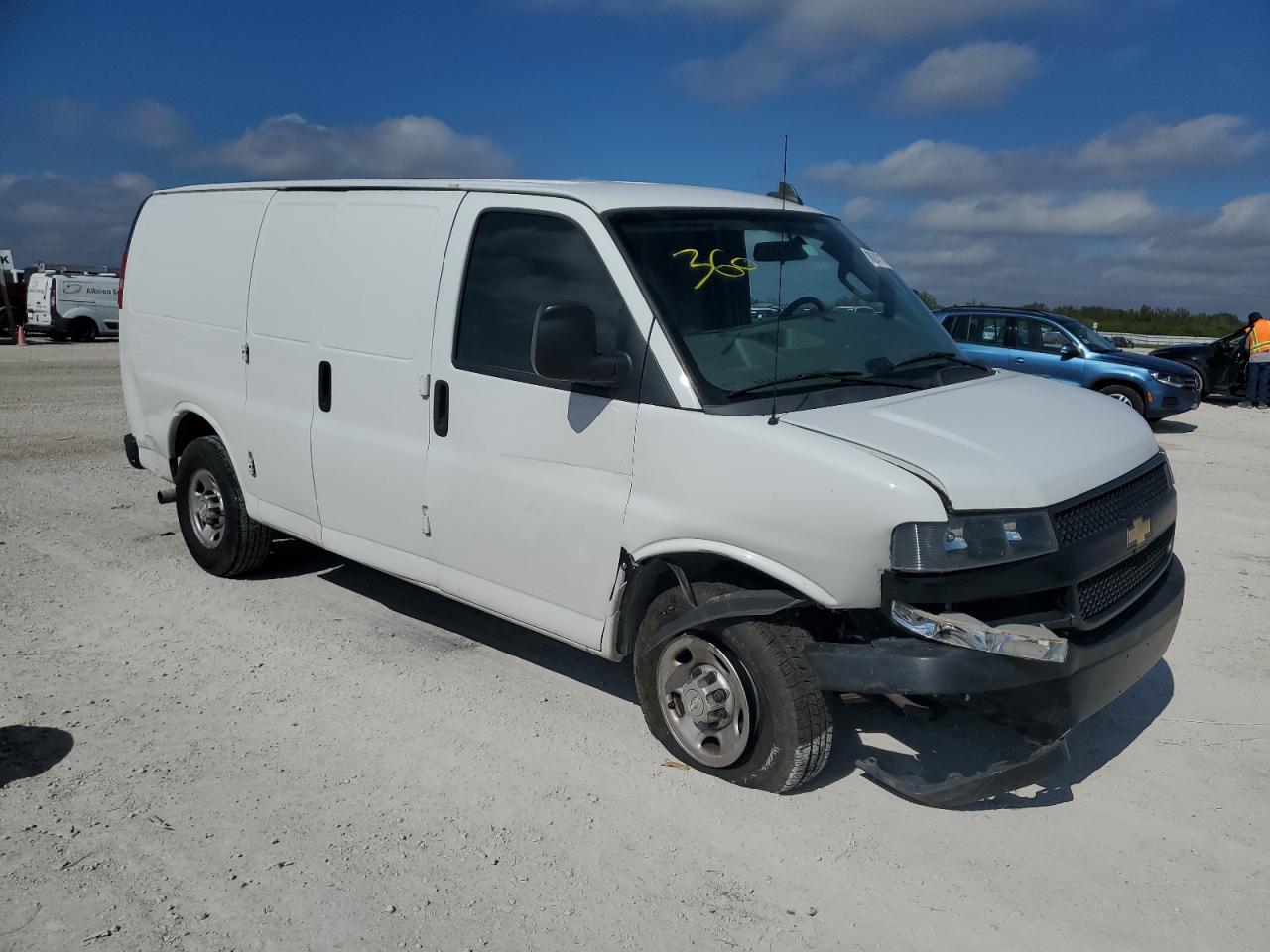 VIN 1GCWGAFP3L1129719 2020 CHEVROLET EXPRESS no.4