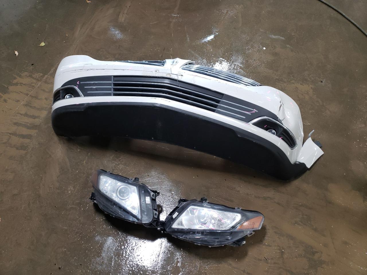 2019 Lincoln MKT - Image 12