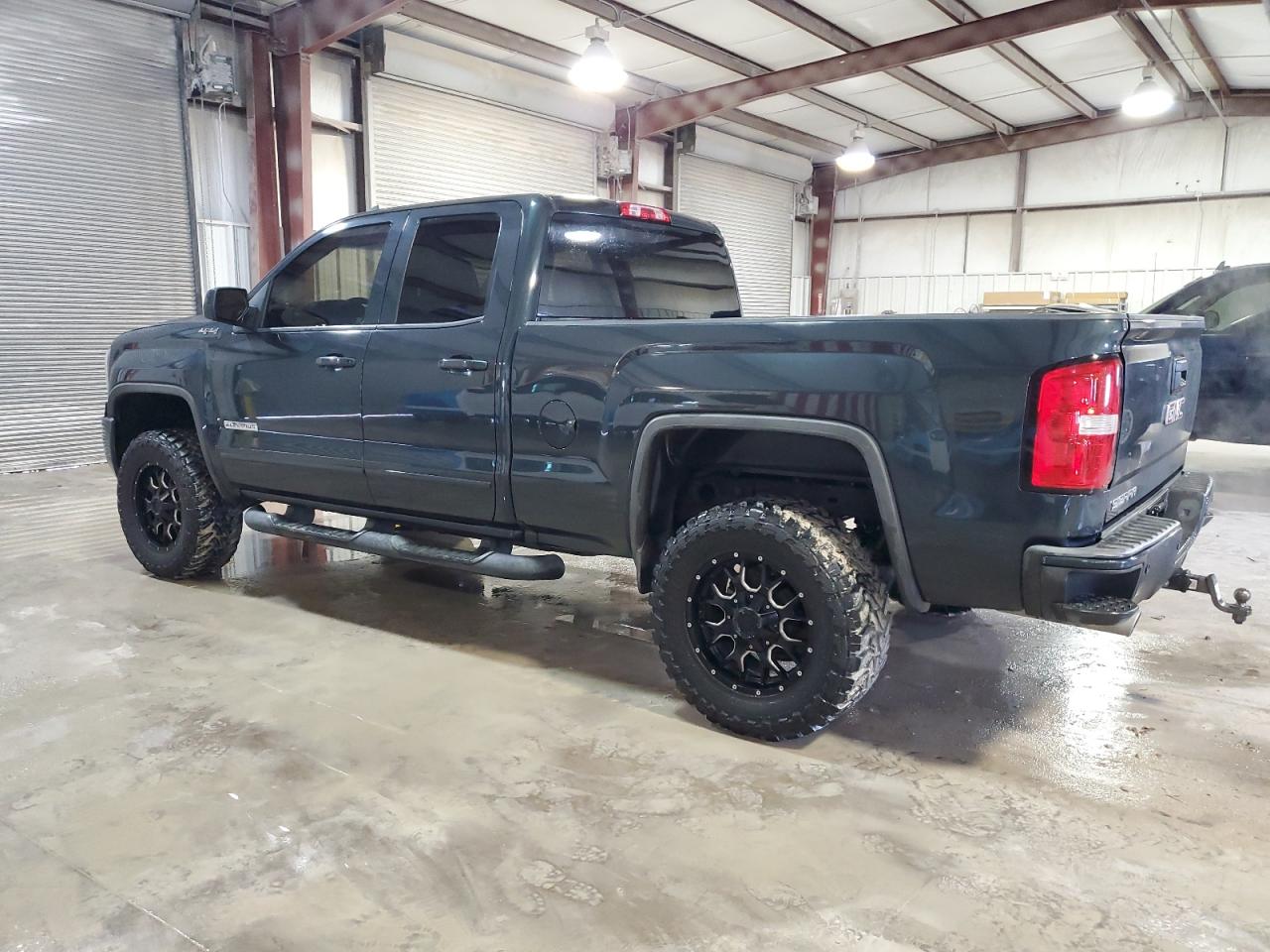 2017 GMC Sierra - Image 2